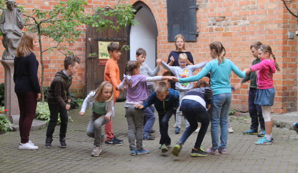 Stovykloje-1-aspect-ratio-1000-580